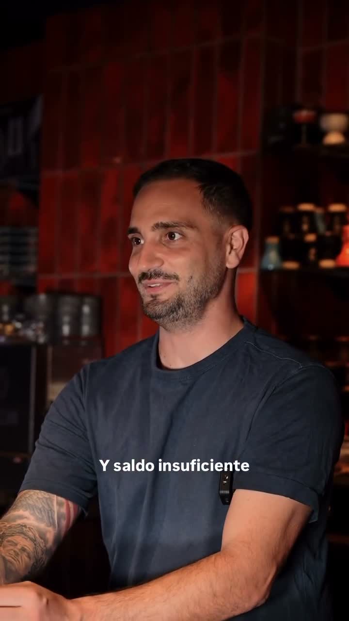 El equipo de Noor compartiendo un momento de humor en su barra